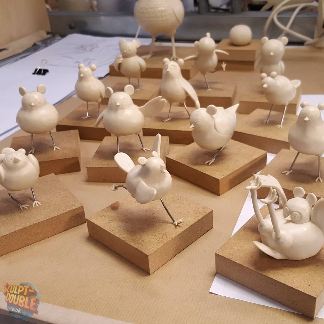Our first task working on #RobinRobin was to make lots of these quick, mini, clay sculpts to explore shapes, expressions and poses like running, sneaking ... or falling. Sorry Robin.⁣
#aardman #netflix #sculpting #stopmotion #charactermaquette