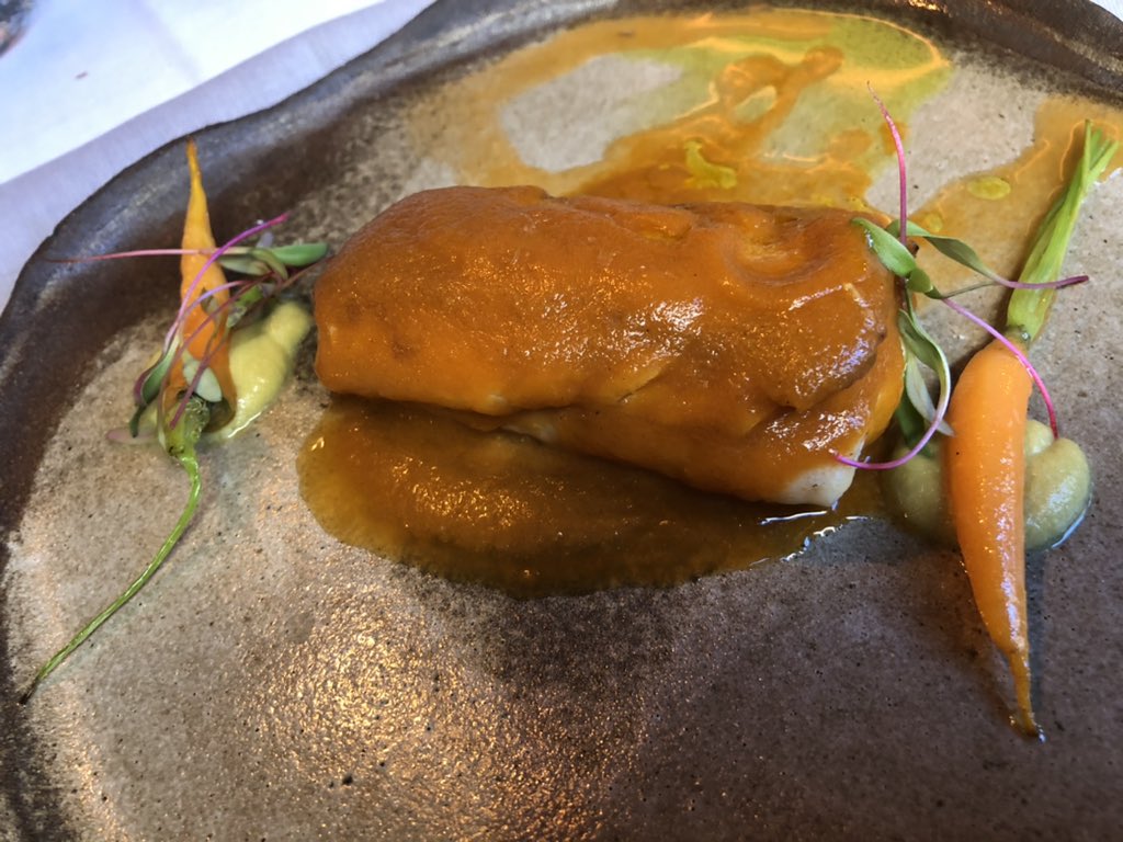 salsadechiles's tweet photo. Recién abierto en Claudio Coello, 10, La Única es un restaurante que une México y el Mediterráneo y donde reaparece Andrés Madrigal tras diez años en Panamá. Con la garantía al frente de la sala de otro peso pesado, José María Marrón. He comido (y bebido) francamente bien. https://t.co/LRaT7z7LOG