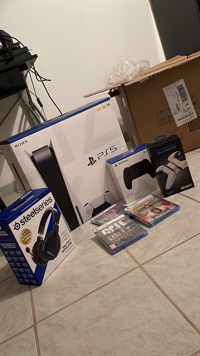 johnfer57's tweet photo. @ChocoBonPlan Eh merci  @ChocoBonPlan  reçue samedi mais récupérée aujourd’hui pour la commande du 08/12 !! 💪🏼🎮 https://t.co/k9qBfNOhZ9