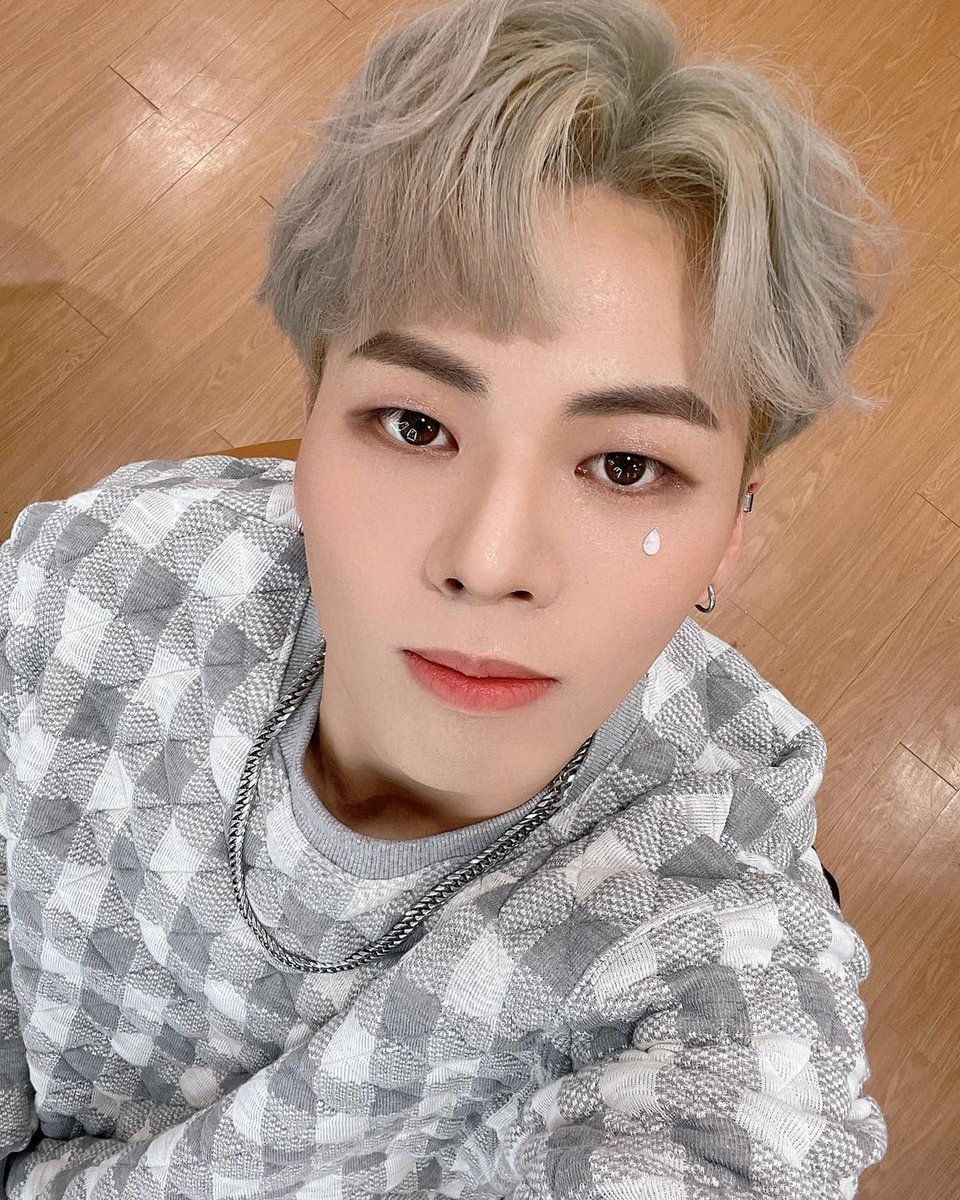 WAOBRAZIL_'s tweet photo. [ 🤳 INSTAGRAM | 13.12.21 ]
 
— Eu sinto sua falta My One! Do fundo do meu coração!!🥺

🔗https://t.co/0ta5bArzJx

~ 🌈
#WeAretheOne #WAO #위아더원
@WAO_official_ #GUWON #구원 https://t.co/WmpnvdJ8G4