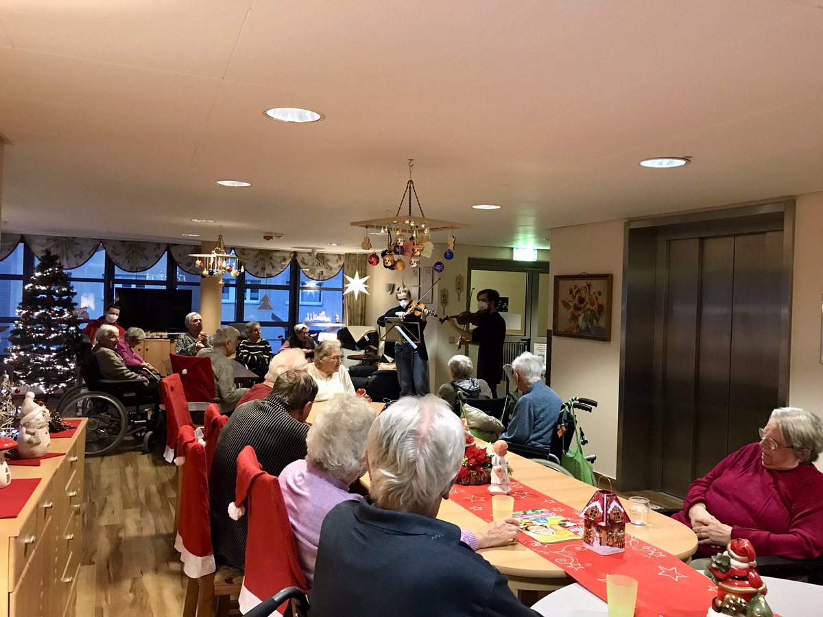 Und wieder konnten heute - nach erfolgreicher negativer Testung - Katharinenkonzerte stattfinden. Die jungen Musiker Mascha Wehrmeyer, Violine und Johannes Ascher, Violine begeisterten heute die Senioren im #johanniterhaus Rieseberg in #Gardelegen #altmark #kulturtrotzcorona