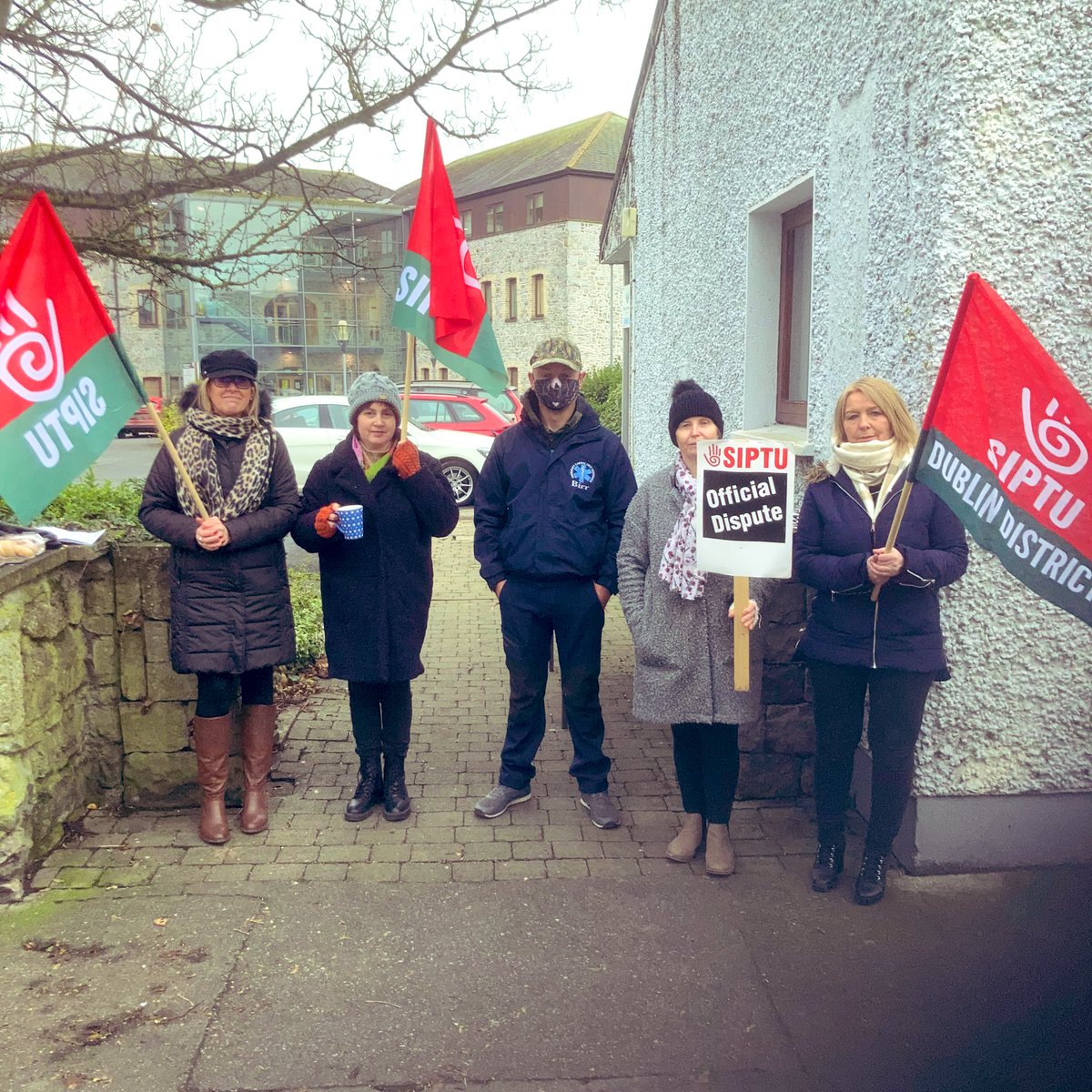 SIPTU's tweet photo. Workers and communities will ultimately pay the price for the privatisation of Local Employment Services & Job Clubs.
#OurSIPTU members are determined to stop any attempt by Government to progress the privatisation of these services. #OurCommunityisNotforSale https://t.co/kc0QpnOaKv