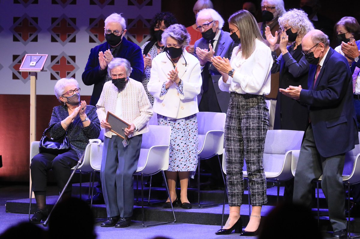 Victòria Alsina Burgués (@_victoriaalsina) on Twitter photo Avui amb el lliurament de la #CreudeSantJordi2021 des del <a href="/govern/">Govern de Catalunya</a> reconeixem la vàlua de 30 persones i entitats que des del seus àmbits d'expertesa han fet un servei destacat al país. Ens reconeixem i ens emmirallem en tots vosaltres. L’enhorabona a tots! Avui amb el lliurament de la #CreudeSantJordi2021 des del <a href="/govern/">Govern de Catalunya</a> reconeixem la vàlua de 30 persones i entitats que des del seus àmbits d'expertesa han fet un servei destacat al país. Ens reconeixem i ens emmirallem en tots vosaltres. L’enhorabona a tots!