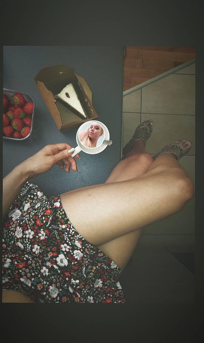 Love this sweets 🍓🍓🍓#aleciafox