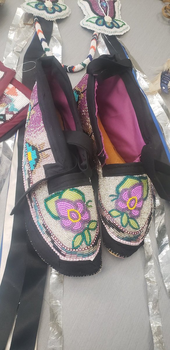 JJohnston138's tweet photo. Today we began our Minidomnenske Unit (beading) and the students are excited. We explored the use of beads culturally and revisited beading projects in our board that they took part in. This year they will pattern in multiple individual ways &amp; use #Anishinaabemowin ❤ https://t.co/gMZpEsLFXd