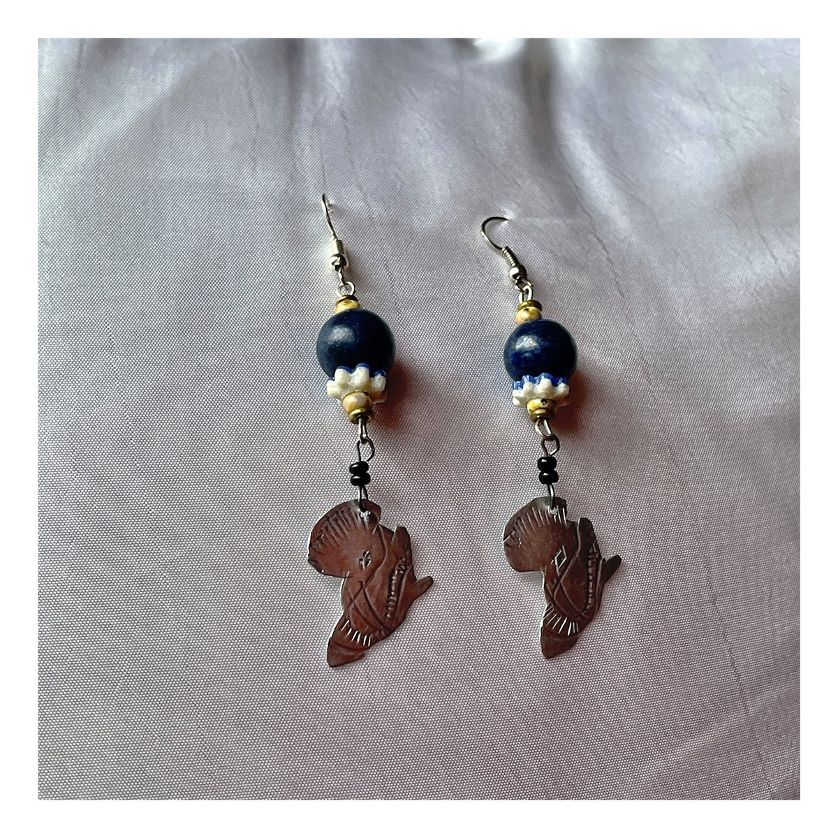 IKipepeo's tweet photo. ~Kipepeo Collectiom~

“Guide me as I weave healing medicine with my gifts and experiences…”

#africa #earringstyle #earringsoftheday #earrings #affirmations https://t.co/dcjhM7tBij