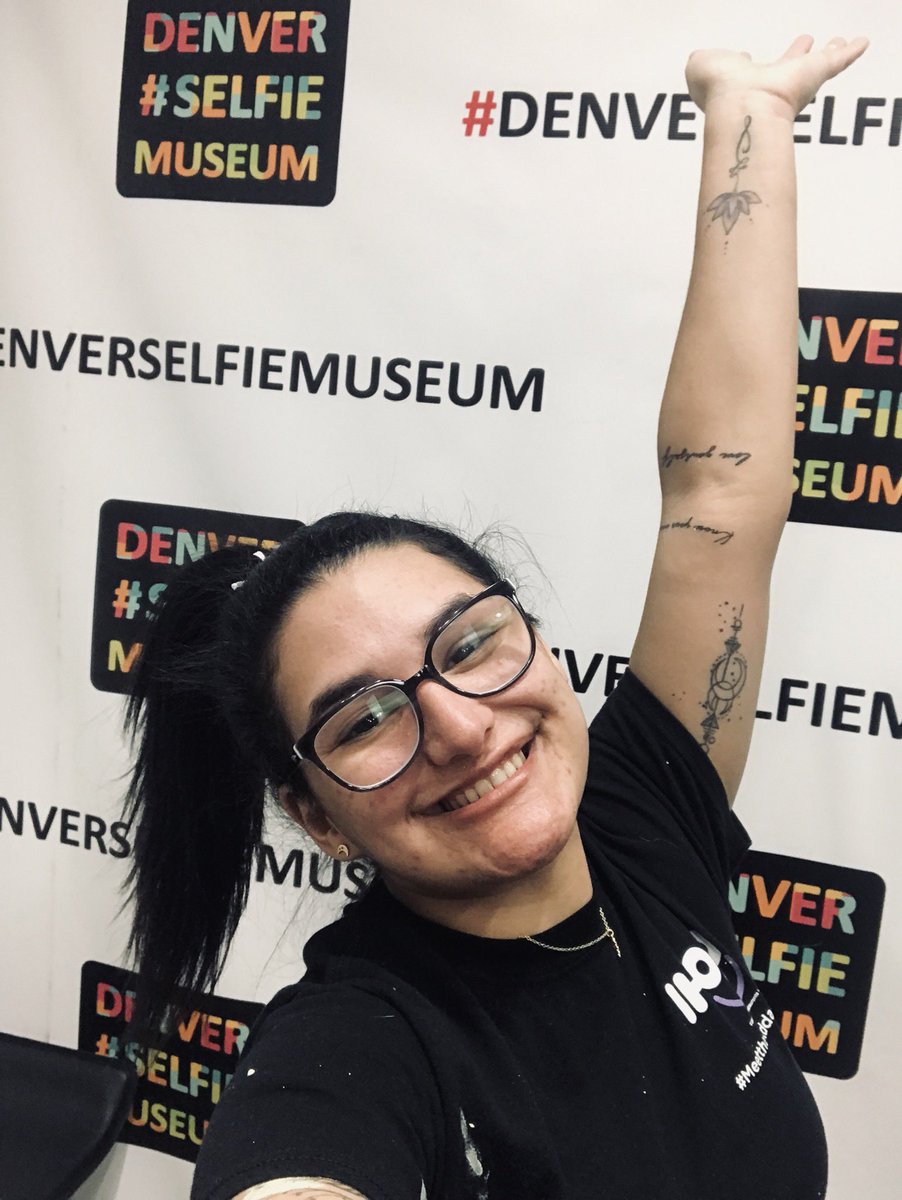 dmlpaintings's tweet photo. This week last year I was flown out to Colorado to paint the pillars at the Denver Selfie Museum 😭😭😭😭😭 excuse me while I happy cry https://t.co/7I5ASALlx5