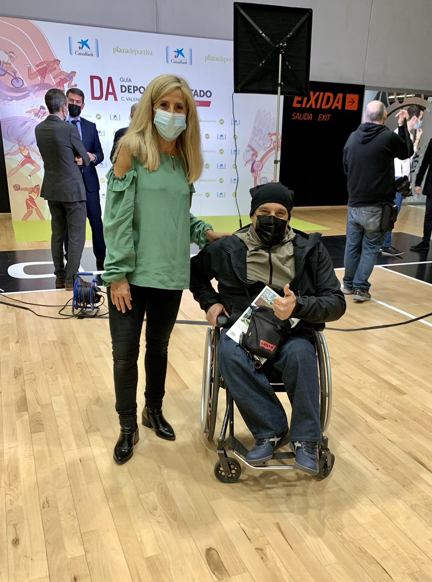 martatorrado's tweet photo. En la Gala del Deporte Adaptado de @plazadeportiva_ @valenciaplaza con mi compañero de @popularesVLC @validovalencia y con un maestro de ceremonias de lujo @DavidCasinos y su extraordinaria #Farala🐶 https://t.co/dvN9muWNg4