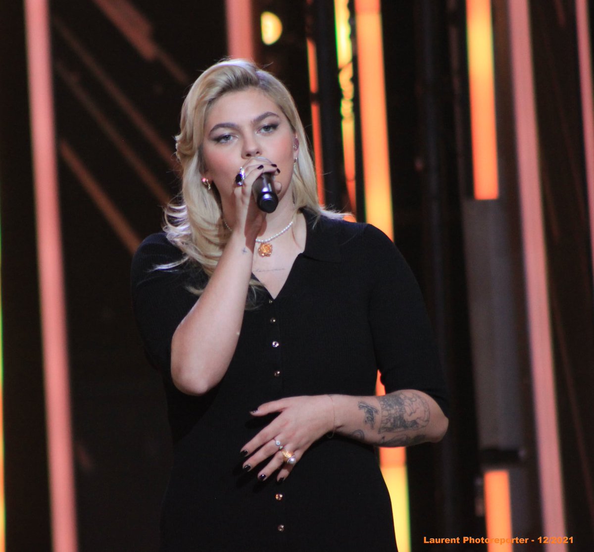 LPhotoreporter's tweet photo. @Louane lors du @Telethon https://t.co/bewKoLe7se