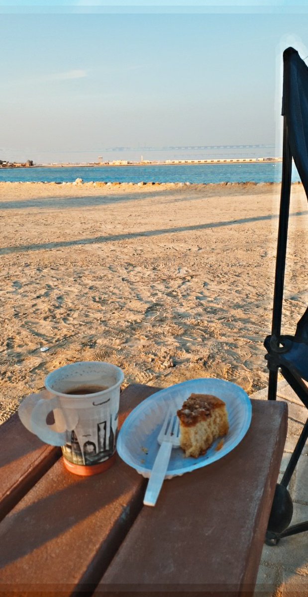 nailatanveer's tweet photo. Sky above - Sand below - Peace within
#beachvibes #CoffeeLovers #CakeLicious #winterbeach #IslandLife https://t.co/YcUDxbEimm