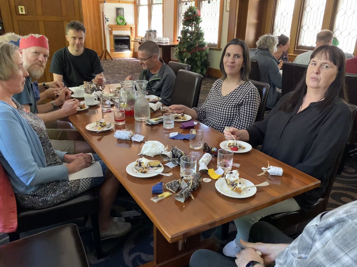 GeographyOtago's tweet image. ‘Tis the season for xmas dinners. Here is the Geography crew enjoying The Staff Club menu &amp;amp; each other’s fabulous company @otago Meri Kirihimete 🎄🎄🎄 #ChooseGeography #OnlyOtago #Christmas2021