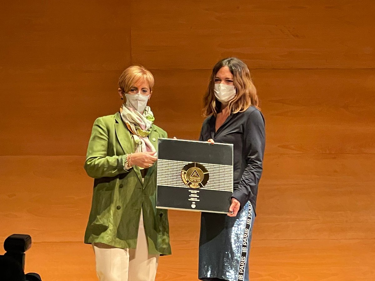 EUSKALIT's tweet photo. ⭐ Gaur gaueko azken aintzatezpena @ormazabalglobal-entzat da, 2019an #berrikuntza-n saria lortu zuen eta gaur #bezeroak elementuan aintzatespena jasoko du @arantxa_tapia kontseilariaren eskutik.

Zorionak!

#KAsariak #kuedeaketaaurreratua https://t.co/Nuf7m6PGTn