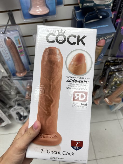 I just found a dildo with foreskin, all things are right in the world again https://t.co/iL9HfRLlrK