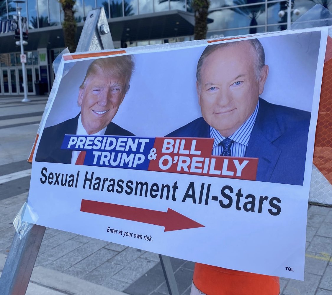 TheGoodLiars's tweet image. Signs for the Trump/O’Reilly Tour in Orlando.