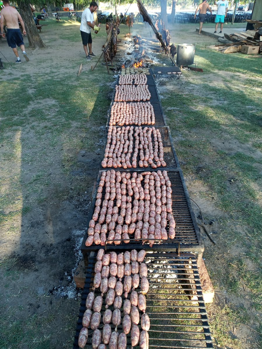 flopez1728's tweet photo. Postales de un asadaso y un fiestón .. @LogaritmoRugby https://t.co/bHvCDH6SQt