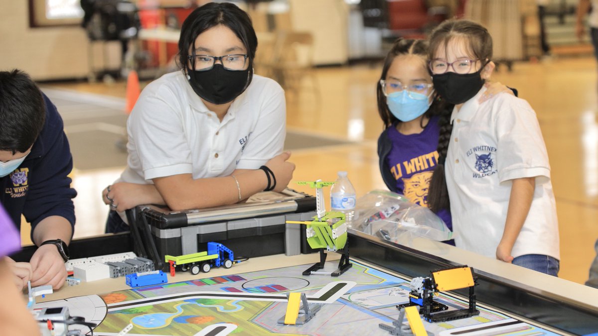 ChiPubSchools's tweet photo. Check out these photos from the FIRST LEGO League competition at Lindblom High School! Students  from across the district showed off their critical thinking and teamwork skills using STEM and robotics. https://t.co/uzmtHWB9gw