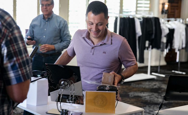 We'd love to make your end-of-year gift unforgettable this year. Not only is gifting exciting for the recipient, it also strengthens relationships with your team. Learn more about our process and the endless options here:
eventuregifting.com/live-event-gif…
#CorporateGifting #Gifting