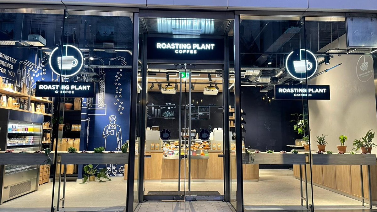 roastingplantuk's tweet photo. There she is - our newest shop at 90 High Holborn! Thank you to everyone who came in on our first day today, we look forward to seeing you again (and again and again and again... 😬) https://t.co/wQUqumGphK