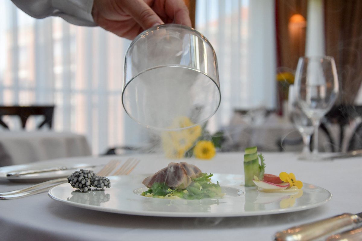 TurismeBalears's tweet image. 🍴 Son muchos los grandes cociner@s de nuestras islas.✨ Puedes encontrar hasta 9 estrellas Michelin en restaurantes de las Islas Baleares,🤗 que utilizan producto local para transformarlo en grandes platos que😋 puedes saborear en tu próxima visita.