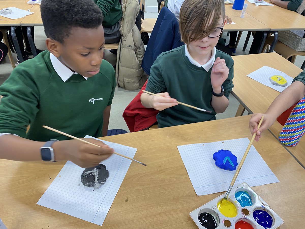 Discovery_Y6's tweet photo. Year 6 Chapter 2 ๐ โMan cannot change or escape his time.โ- Salvador Dali ๐ผ Today, our Year 6 ๐ฉโ๐จ ๐จโ๐จ artists used paint to decorate their own timepieces based on Daliโs โPersistence of Memoryโ ๐ฐ ๐จ These look ๐ fabulous! ๐ #Year6 #DPS #Everychildanartist #Galleryrebels https://t.co/vcohnmFdXo