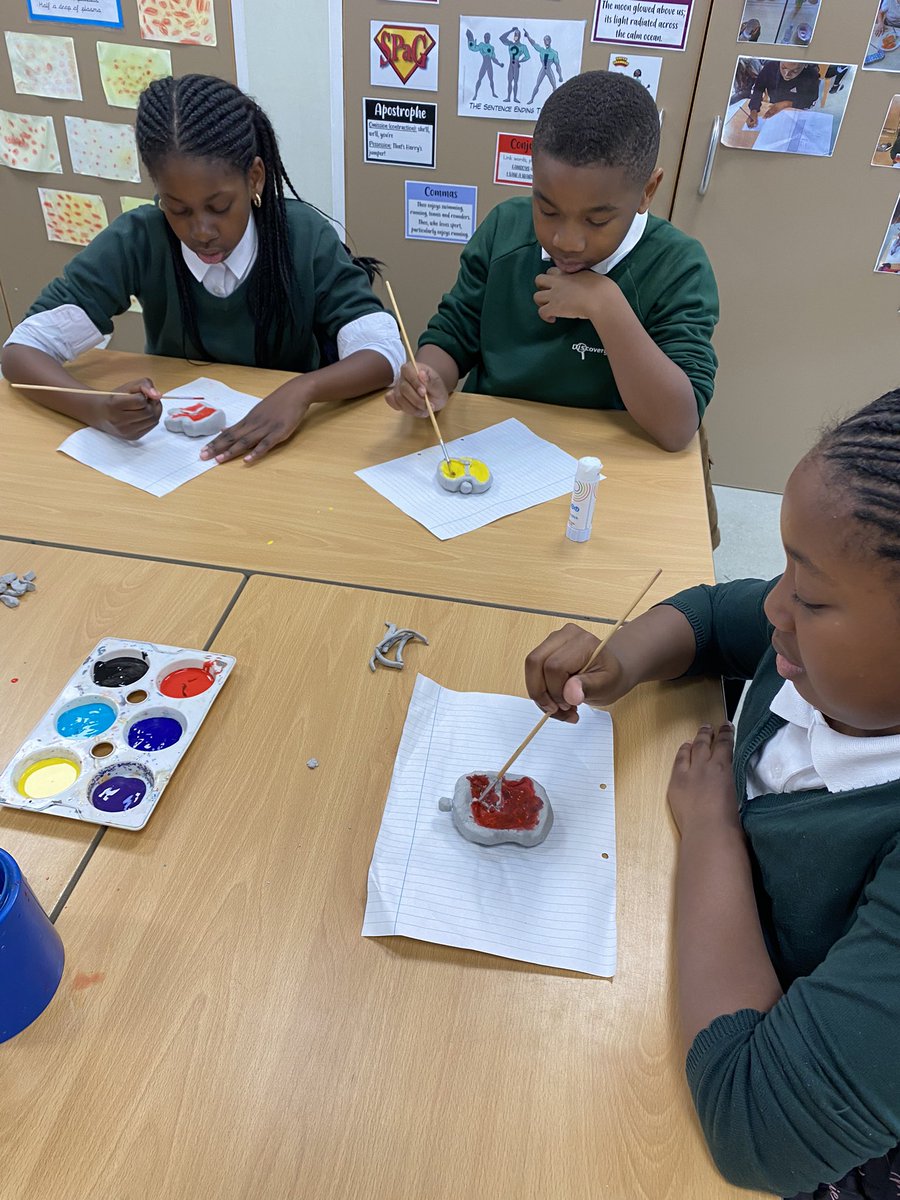Discovery_Y6's tweet photo. Year 6 Chapter 2 ๐ โMan cannot change or escape his time.โ- Salvador Dali ๐ผ Today, our Year 6 ๐ฉโ๐จ ๐จโ๐จ artists used paint to decorate their own timepieces based on Daliโs โPersistence of Memoryโ ๐ฐ ๐จ These look ๐ fabulous! ๐ #Year6 #DPS #Everychildanartist #Galleryrebels https://t.co/WVMyAtWEQy