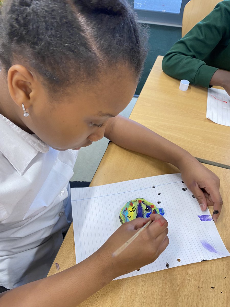 Discovery_Y6's tweet photo. Year 6 Chapter 2 ๐ โMan cannot change or escape his time.โ- Salvador Dali ๐ผ Today, our Year 6 ๐ฉโ๐จ ๐จโ๐จ artists used paint to decorate their own timepieces based on Daliโs โPersistence of Memoryโ ๐ฐ ๐จ These look ๐ fabulous! ๐ #Year6 #DPS #Everychildanartist #Galleryrebels https://t.co/YDKcN30Wqe