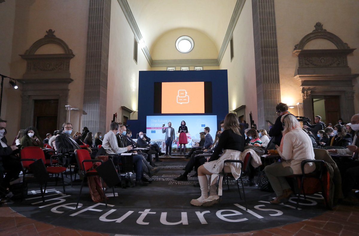 dubravkasuica's tweet photo. The European Citizens’ Panel that took place this weekend in Florence 🇮🇹 jointly adopted 39 recommendations for future 🇪🇺 actions, supported by more than 70% of the votes!

👏 to everyone involved 

#TheFutureIsYours #EUDemocracy #DemocracyFitForFuture #CoFoE https://t.co/0tja3jnwUH
