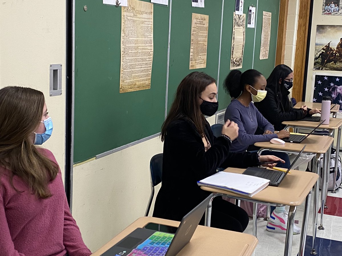 CesareAustin's tweet photo. Excellent debate today by Foran Debate teams on the pros and cons of increasing the federal minimum wage. Great turnout to see the debate as well! New members are always welcome! #takinginformedaction https://t.co/5xqXo8IXYC