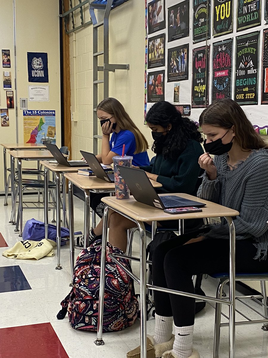 CesareAustin's tweet photo. Excellent debate today by Foran Debate teams on the pros and cons of increasing the federal minimum wage. Great turnout to see the debate as well! New members are always welcome! #takinginformedaction https://t.co/5xqXo8IXYC