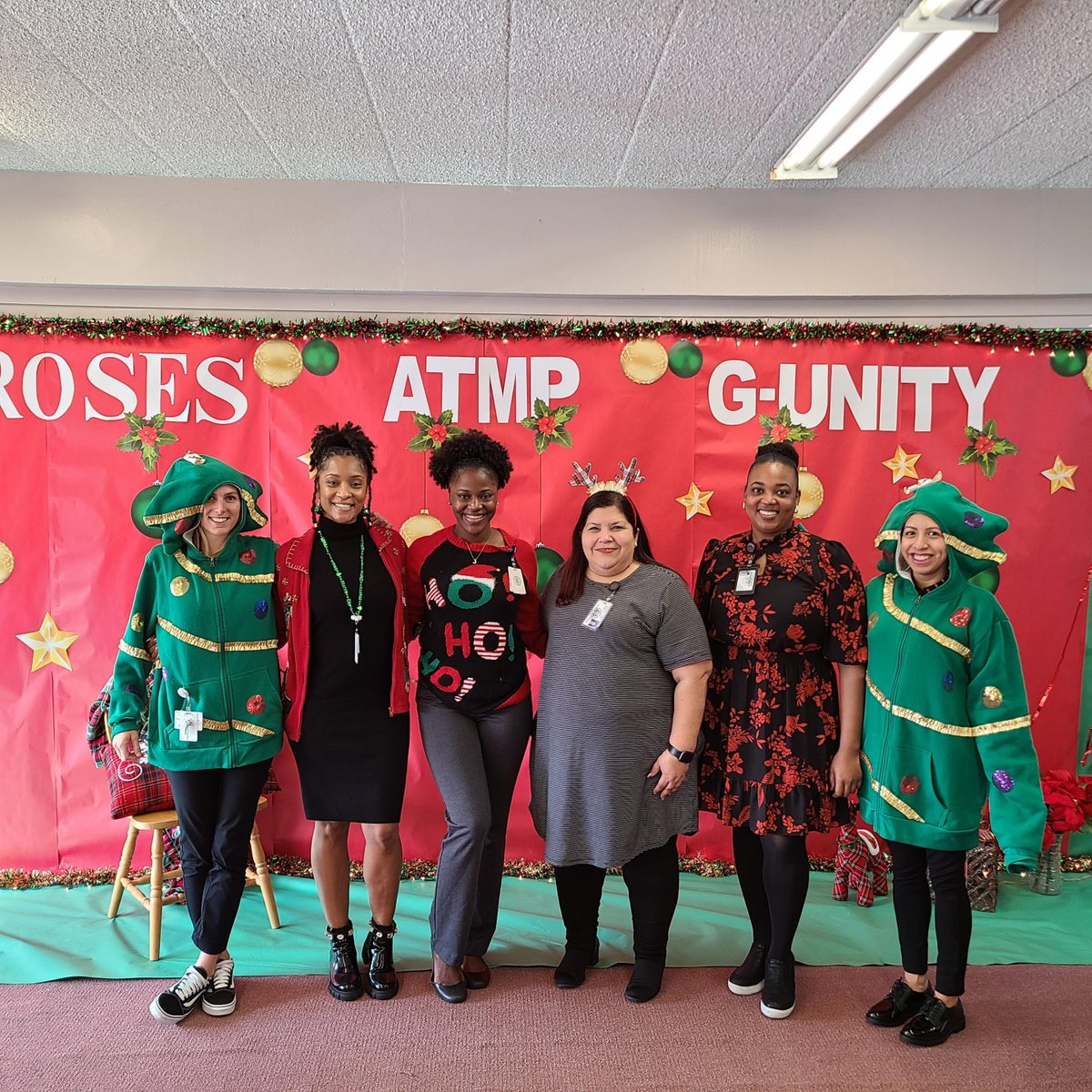 I have the BEST #WorkFam 🌹🎄🎉 Happy Holidays from the ROSES & BROSES

@HISD_ROSES  @HISD_ATMP @HISD_GUNITY_HGI @JhanneHooker @WilsonATMP @DerrickEmanuel2

@KenberleeLawson @JoneishaVallair @HelenMVega @BrittonDavisWa1 @iEducateYouth2 @itsMrHandfield @TradellW @AngelRa60788195