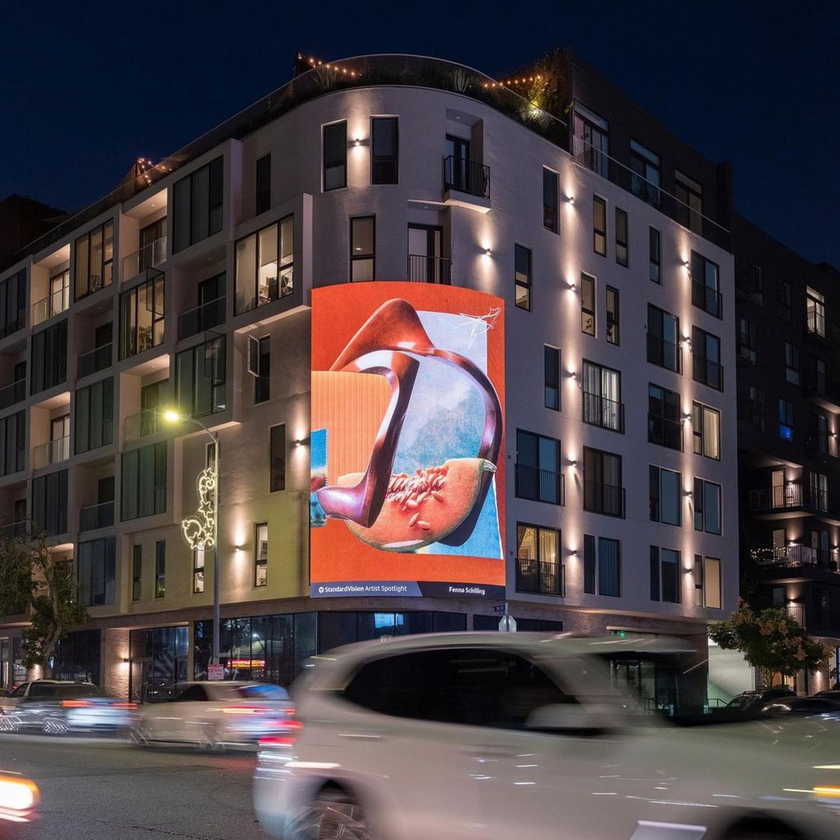 standard_vision's tweet photo. StandardVision continues its #sitespecific art program on the curved #LEDwall at 3rd St Crossing in #LA with a showcase of work from #FennaSchilling on view thru 12/31. Schillingโs #surrealist #collages evoke both a familiar & alien quality thru #analogue & #digitaltechniques https://t.co/opeucz9Ydx
