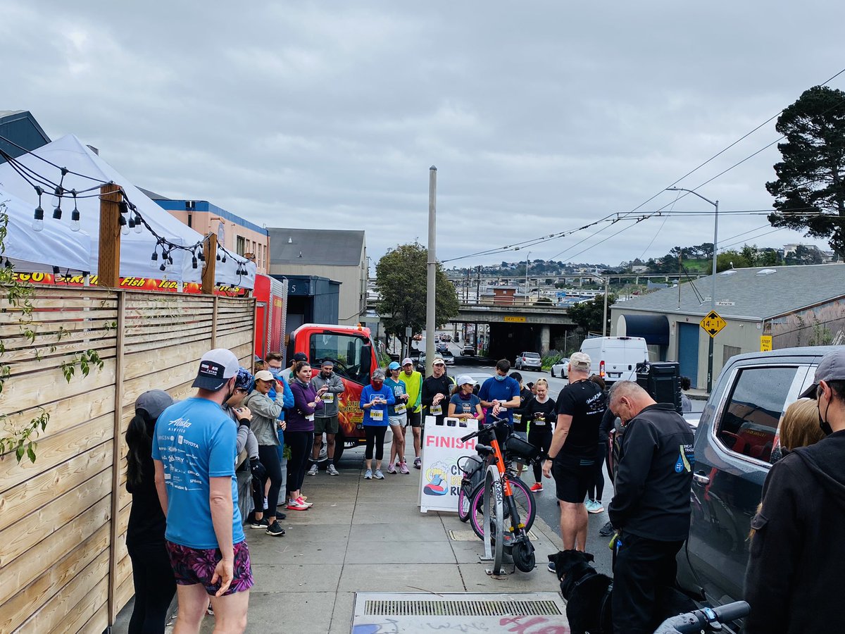 sweattracker's tweet image. ‘Twas the run before Christmas…
See you all in 2022!
🏙 + 🍺 + 🎄 + 🏃🏻 = 😊 
City Beer Runs @barebottle 5k/10k
SweatTracker.com/CityBeerRuns

#SweatTracker
#citybeerruns
#beer
#run
#running
#sanfrancisco
#beerrun
#runner
#barebottle 
#christmas
#missuniverse