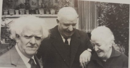 AssMusDMaffeis's tweet photo. Durante la Seconda guerra mondiale l'impegno lavorativo di Daniele Maffeis si fece più intenso a seguito delle difficoltà della sua famiglia:così si trovò a sostenere i quattro nipoti, ancora in tenera età, dimostrando di essere più di un amorevole padre. https://t.co/JqcqpgcLVf