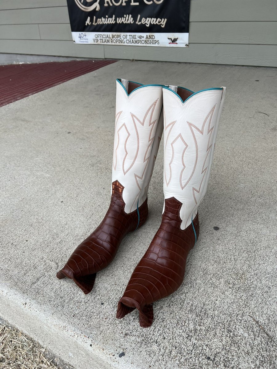 LylesBoots tweet media