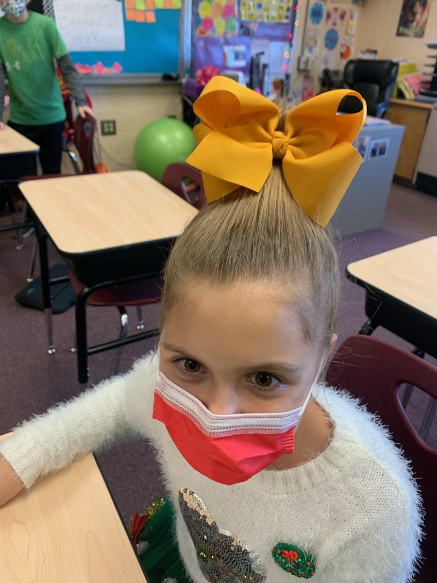 kinsner4thgrade's tweet photo. It’s Grinch Day in 4th grade! #KidsofKinsner #WeAreStrongsville https://t.co/p7JL5ZJhzc