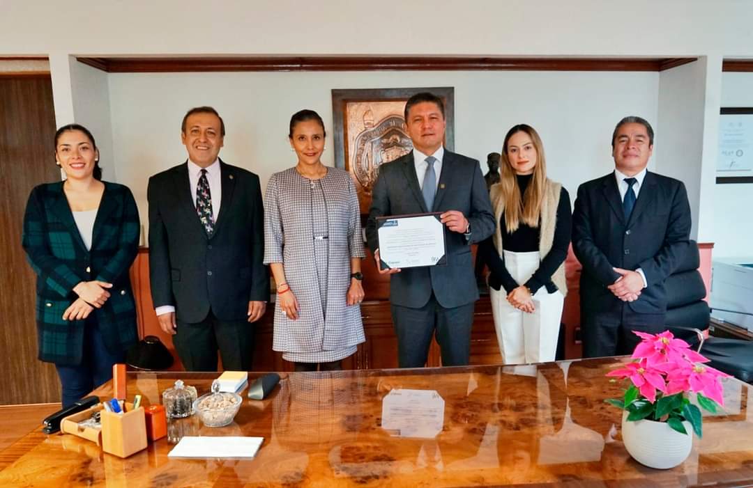 ComInstUMSNH's tweet photo. ACREDITADA INTERNACIONALMENTE LICENCIATURA EN DERECHO DE LA #UMSNH
#CONAED otorga la acreditación internacional a la Licenciatura en Derecho de la UMSNH #FDCS https://t.co/zA2LEZccnR