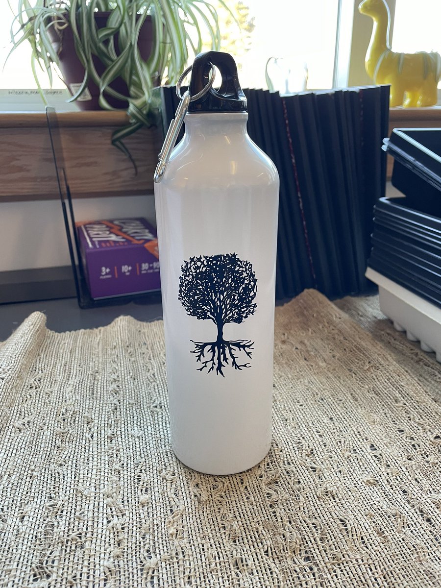 SELLING water bottle and tumblers alongside our baked goods this Thursday and Monday before and after school outside the auditorium! Water bottles-$10 and Tumblers-$15 #greenteam <a href="/FHSPantherbook/">Pantherbook</a> <a href="/FranklinHS/">FranklinHighSchool</a>