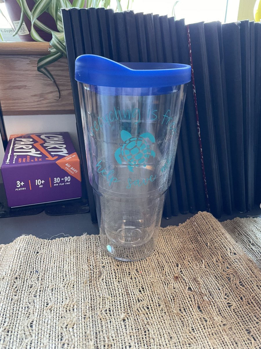 fhs_green's tweet photo. SELLING water bottle and tumblers alongside our baked goods this Thursday and Monday before and after school outside the auditorium! Water bottles-$10 and Tumblers-$15 #greenteam @FHSPantherbook @FranklinHS https://t.co/pc7GshfZmp