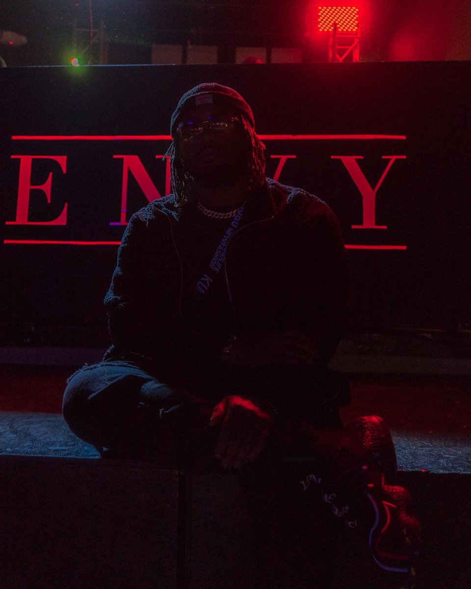 wali__x's tweet photo. A wise man once told me no romance without finance, But these MF’s love me and I ain’t paying attention #humbled #grounded #motivated #determinated #wali
📸: @NSTYMauri https://t.co/KCFyHUweT1