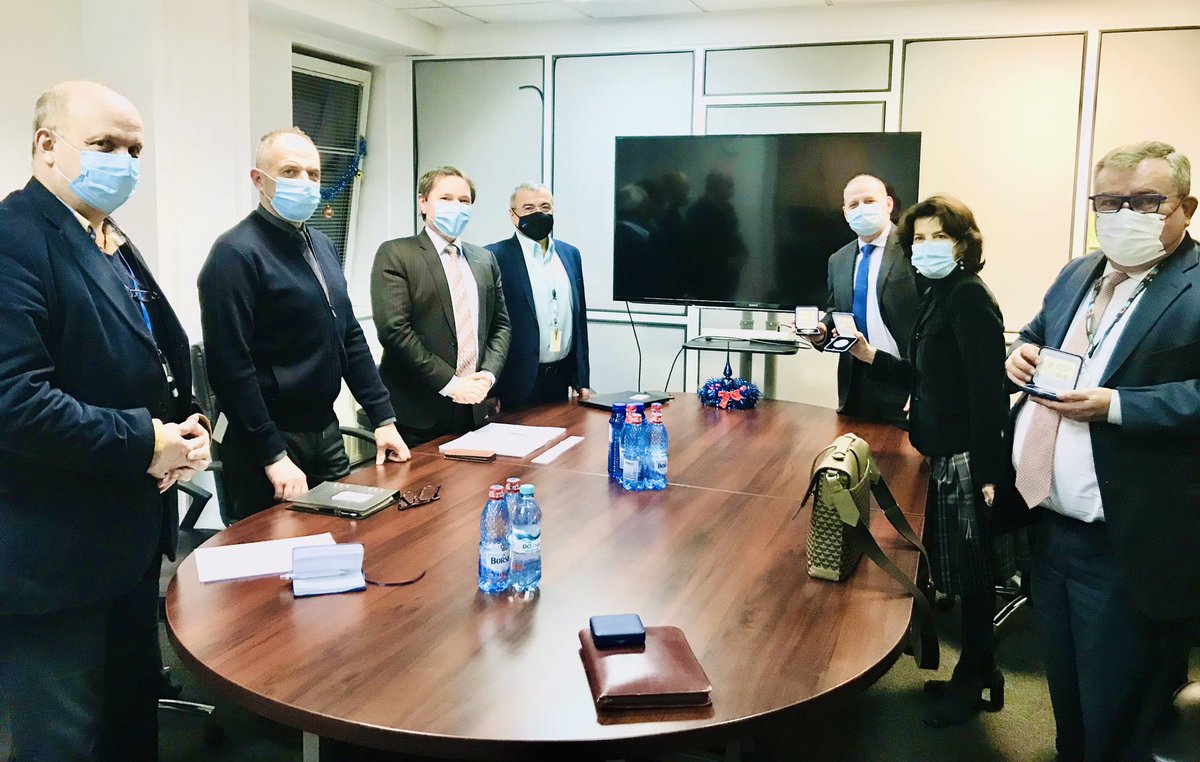 laurenceauer's tweet photo. Rencontre avec @DanCimpean et son équipe de la nouvelle direction générale 🇹🇩de la cyber sécurité. Discussion sur le nouveau centre 🇪🇺 de compétence en matière de cyber sécurité, dont le siège sera à #Bucarest et coopération avec la 🇫🇷 #ANSII @LecatW @gp_poupard https://t.co/wmRPqeR8gd