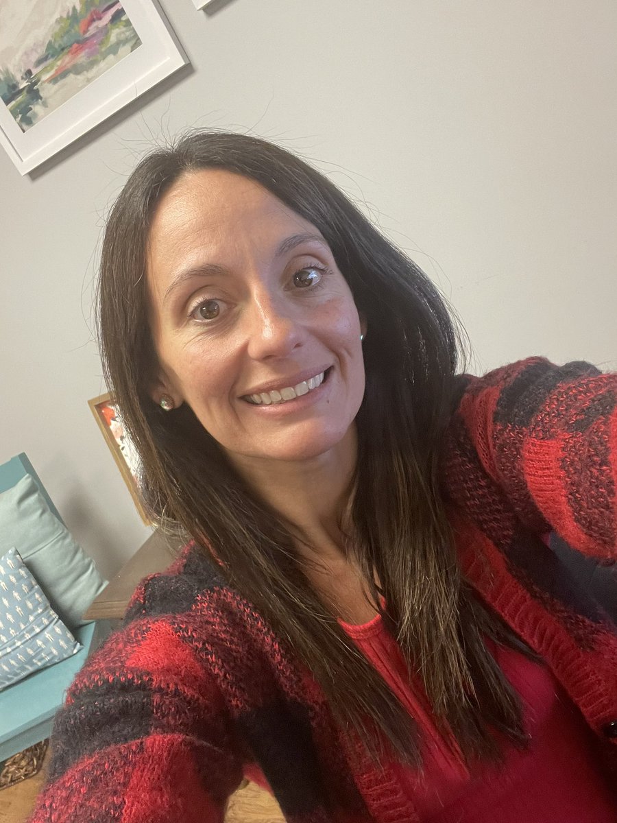 rachmoity's tweet photo. Happy Monday!! Wearing red today for Team Santa!! Checking off another bingo box!!All about plaid!!!  #sharonselfiebingo21 https://t.co/EoWq1F8Ydv