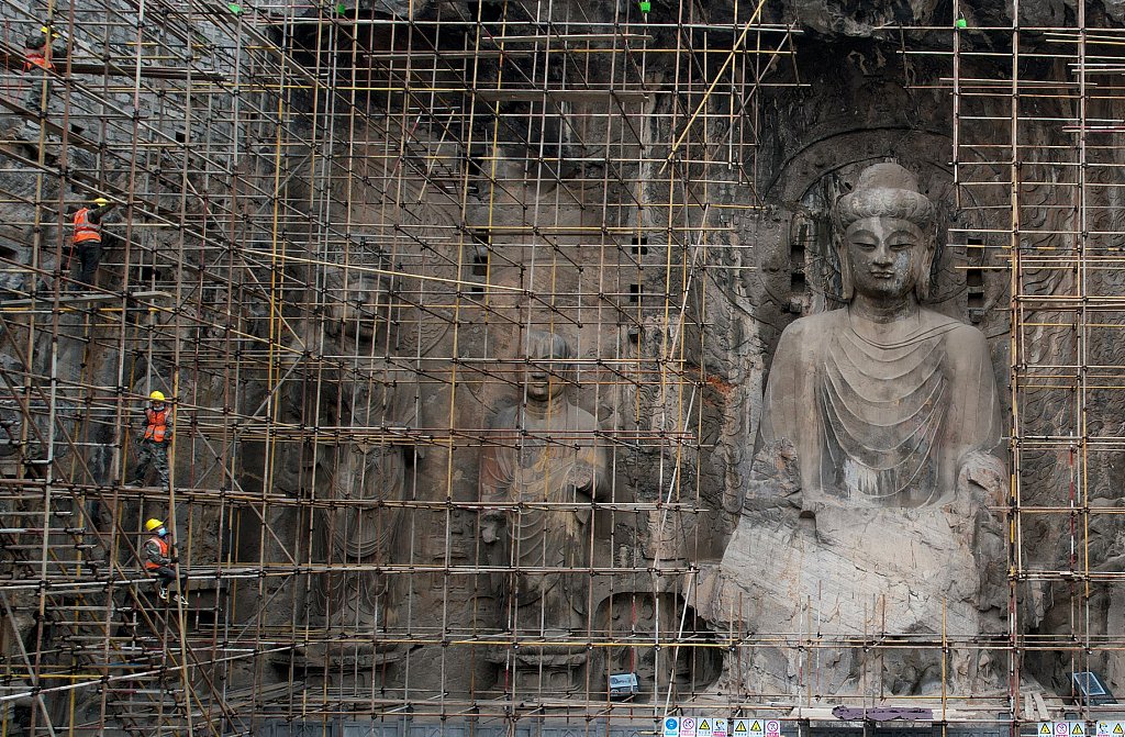 PDChina's tweet photo. A project to repair and protect the Fengxian Temple of the Longmen Grottoes has started in Luoyang city, Henan province, which is said to be the first large protection project since the 1970s. https://t.co/vjqgBCPF82
