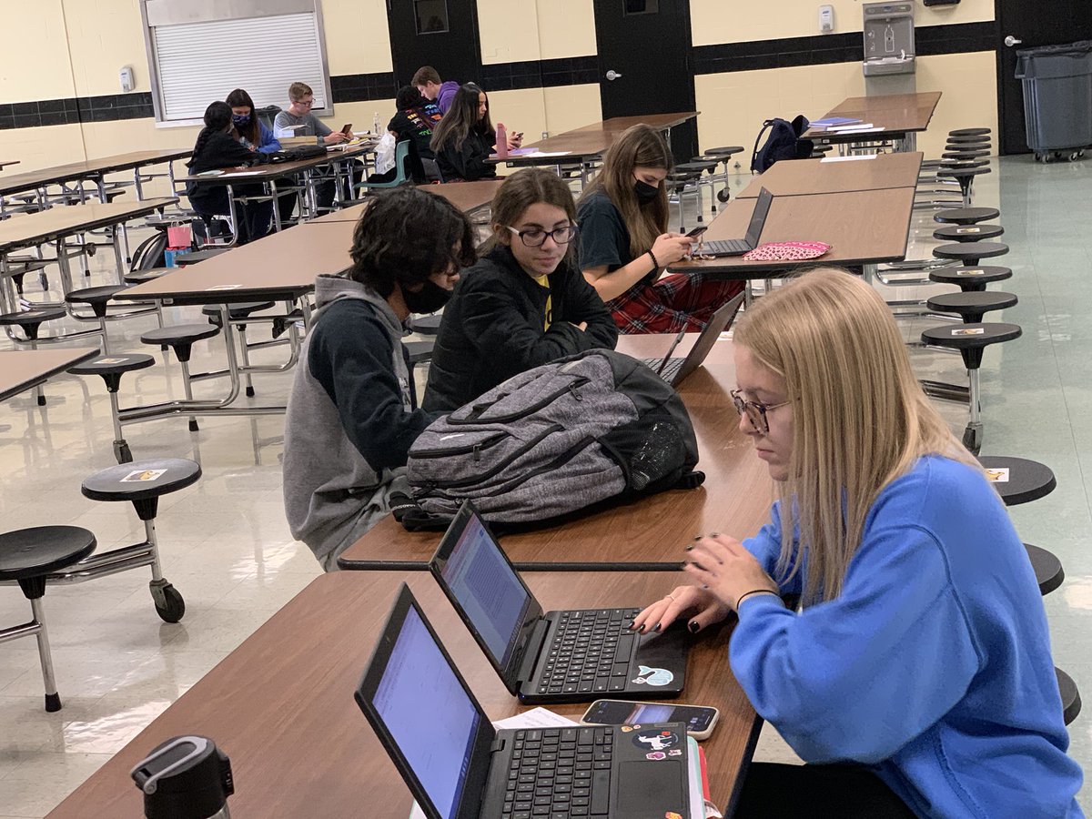NorthviewG's tweet photo. Exam study session in action! Thanks to many of our students helping our underclass men prepare for exams this week @SylvaniaSchools @NVHSWildcats @Sylvaniatweets #serviceaboveself https://t.co/ZhWVTOCtAg
