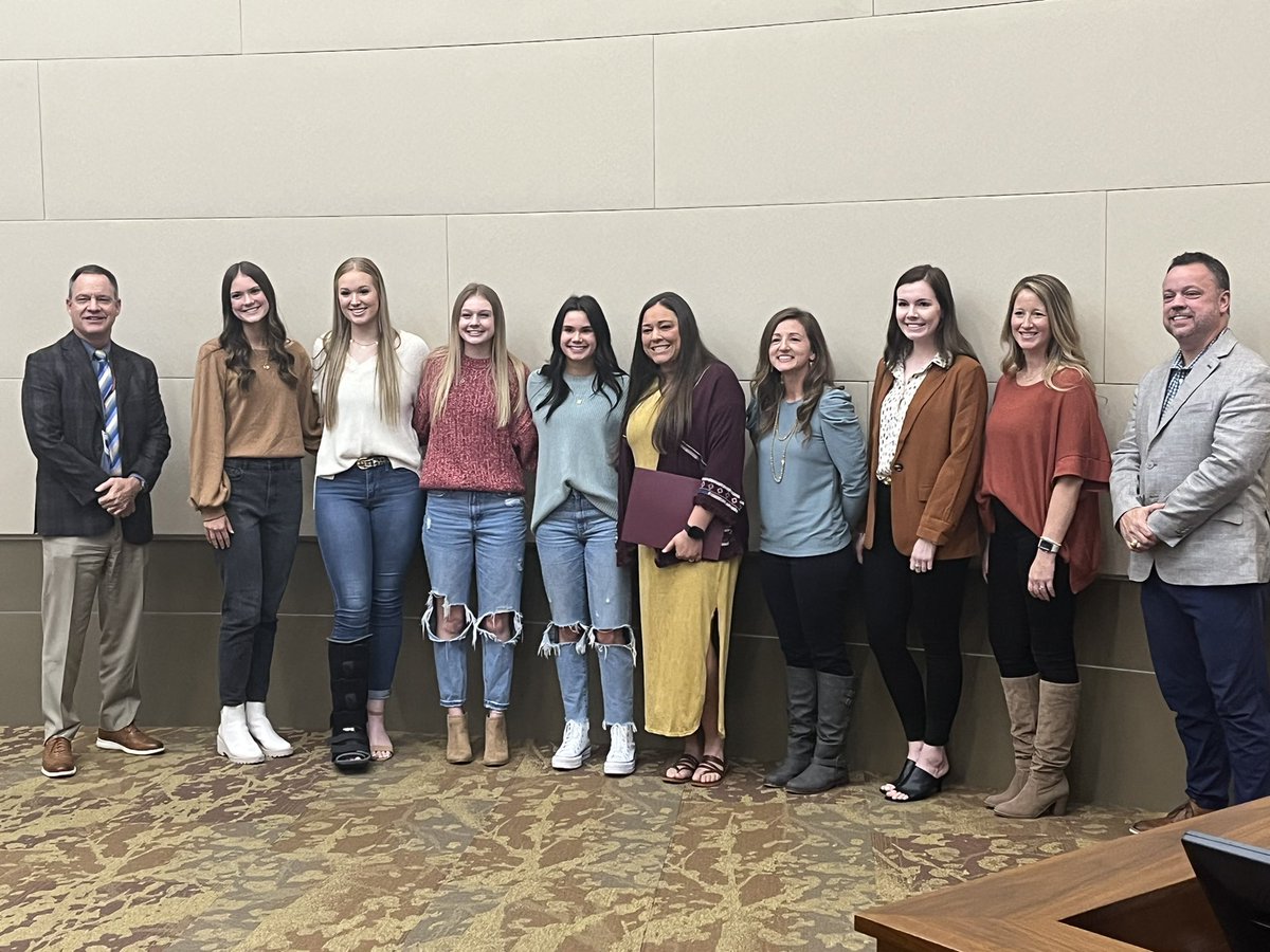 dpisdathletics's tweet photo. School Board Recognition for our Regional Quarter-Finalist Volleyball Team https://t.co/HrLcPCYZVS