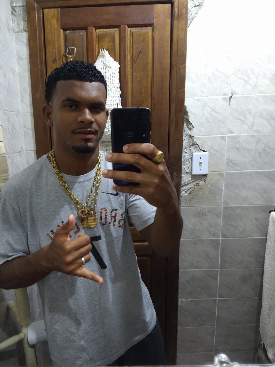 OJVerly22's tweet photo. invejoso sai do meu pé, hum sai pra lá !!! 🤴🏾🥋 https://t.co/SDU2vzdvOm