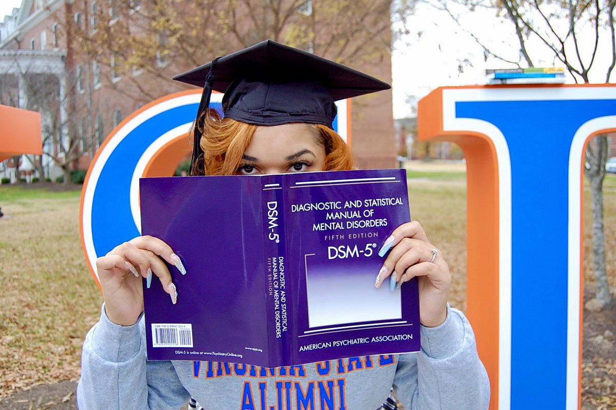 MisfitKrys_'s tweet photo. Work hard in silence and let success make the noise ✨ M.Ed loading … December 18th #VSU #VSUGrad #VirginiaStateUniversity #gradszn #gradschool https://t.co/qufYuvJqNj
