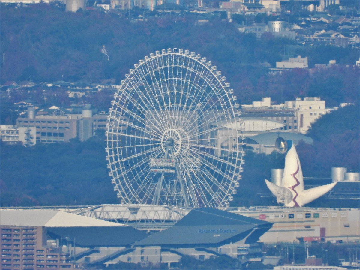 おはようございます(*´▽｀*)
今朝の望遠レンズから見えた景色は、万博公園太陽の塔と観覧車です。
#生駒山上遊園地
#絶景
#万博公園
#太陽の塔
#観覧車