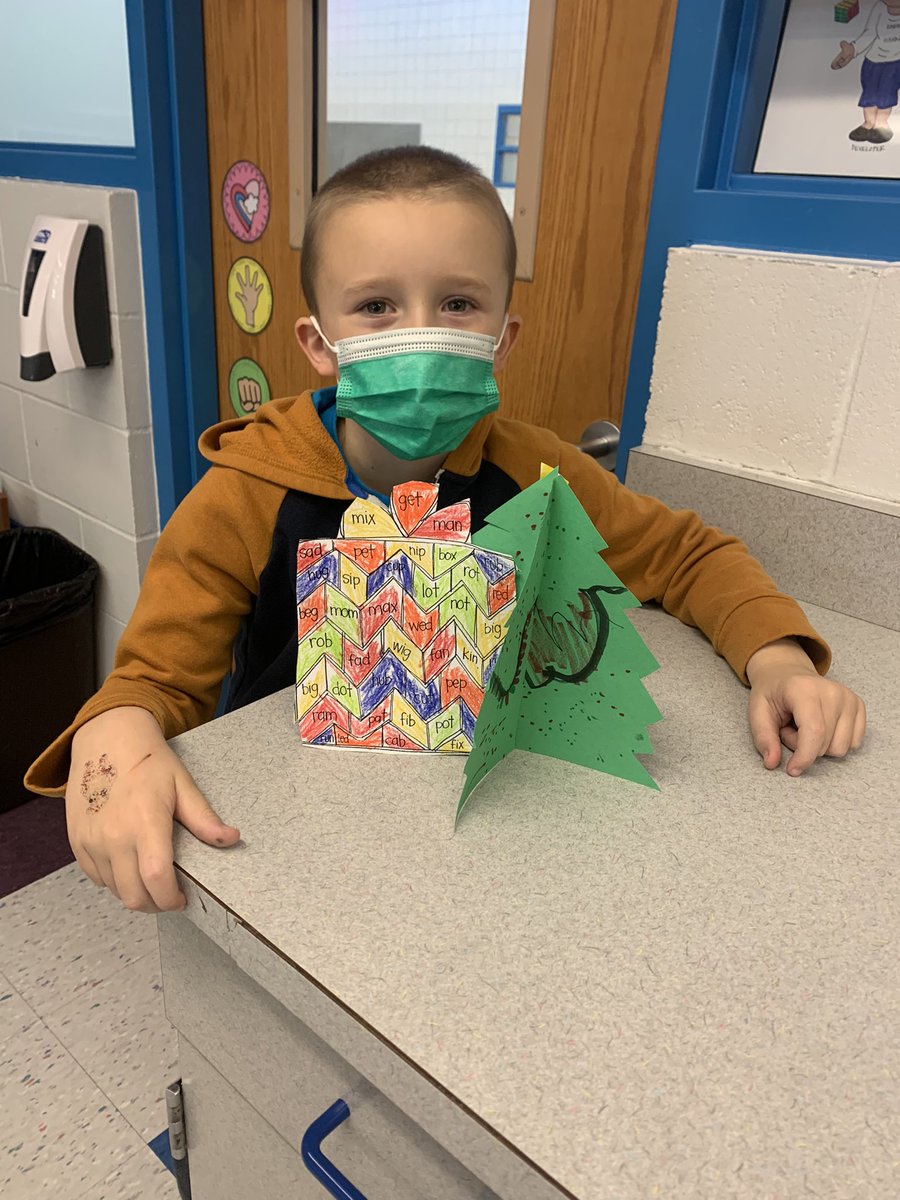 km_ogren's tweet photo. Thanks for teaching us about Germany today @MrsDiercksClass. Our trees turned out great. We are loving Holidays Around the World! @KMElem #HATW https://t.co/hsRTxpqp6w