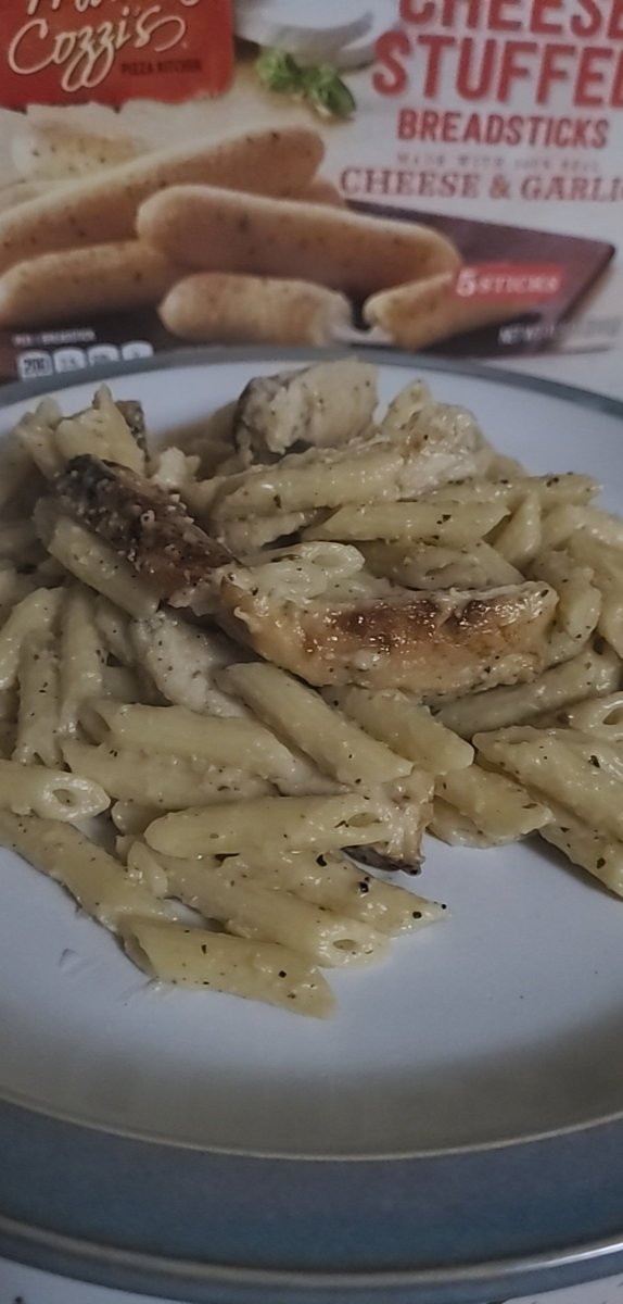 Dinner: Black Truffle Chicken Alfredo and a glass of Steele Cuvée Chardonnay. 
Trader Joe's Black Truffle Alfredo Sauce- 7/10, added more garlic and salt &amp; pepper. 
Steele Cuvée Chardonnay 2018- 8.5/10, great crisp &amp; light flavor.
#Foodies #TraderJoes #drinksteele
<a href="/SteeleWines/">Steele Wines</a>