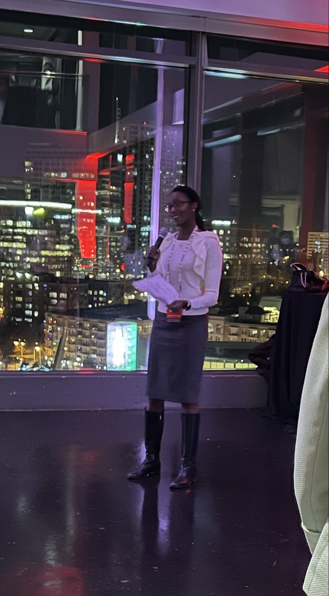 ⁦<a href="/TamaraDunnMD/">TamaraDunnMD</a>⁩ ⁦giving remarks about  #womeninmedicine ⁦<a href="/ASH_hematology/">ASH</a>⁩ “moments like these inspire a new generation of women leaders” and now discussing #ashawards improving but still need more women recipients #ash21